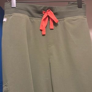 Women’s Figs Zamora jogger scrub pants in Olive Green